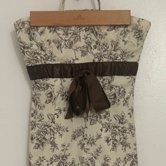 Dress  , size 2. ,  no stains , very little wear - Picture 1 of 3